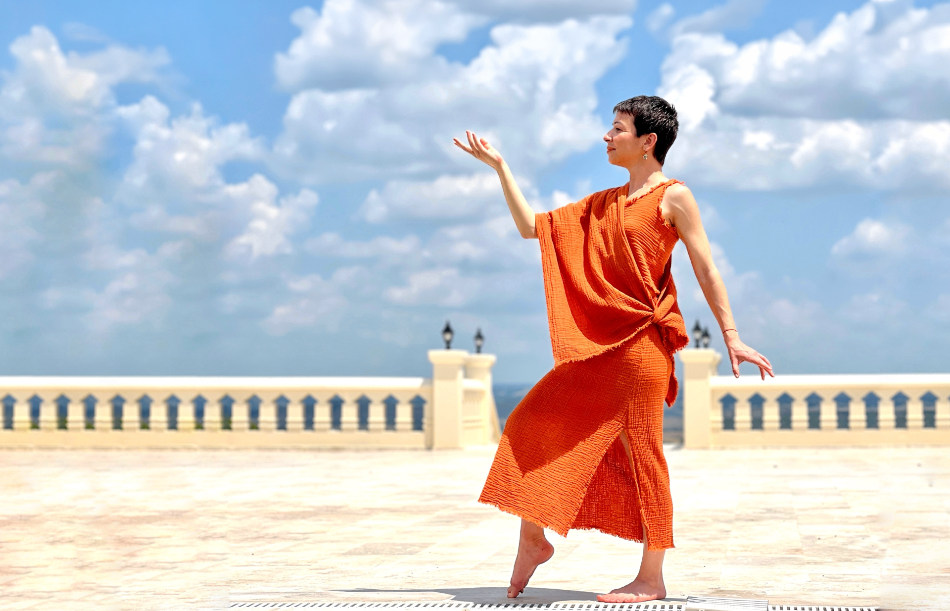 Açık havada, gün ışığında yoga pratiği