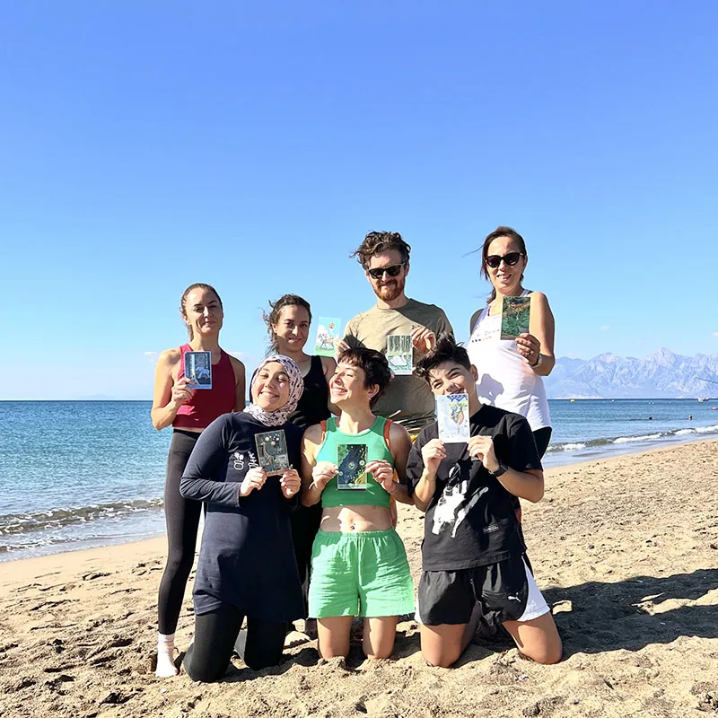 Destek Hayvanı Kartları ile Sahilde Yoga — görsel 3